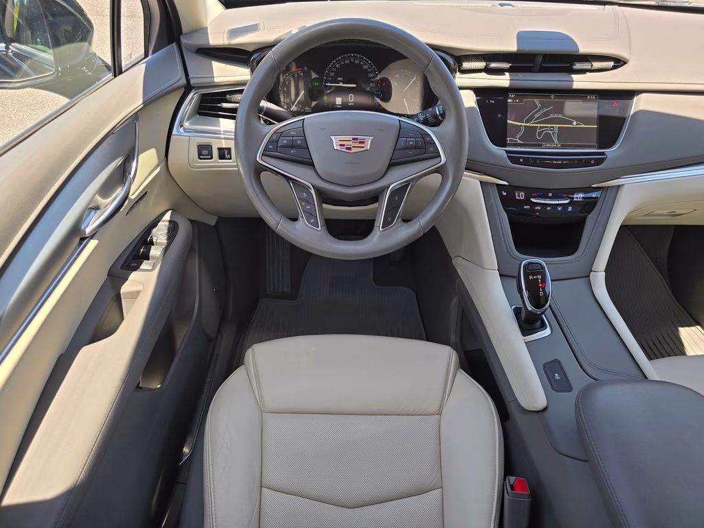 2019 Stellar Black Metallic Cadillac XT5 Luxury FWD SUV
