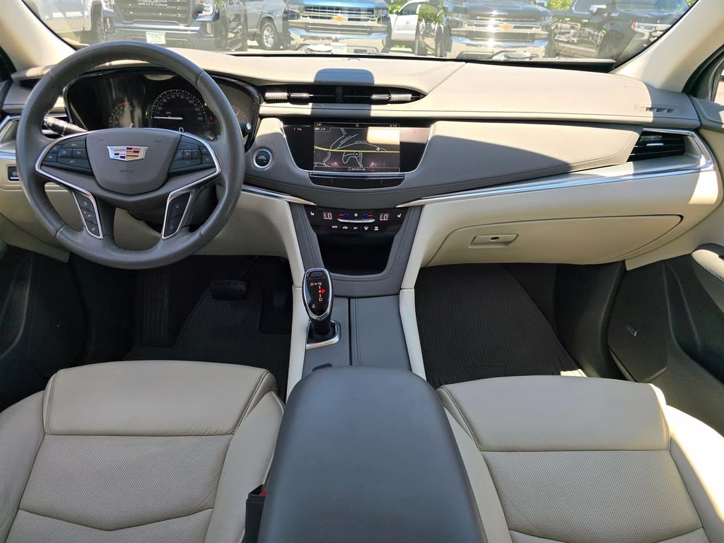 2019 Stellar Black Metallic Cadillac XT5 Luxury FWD SUV