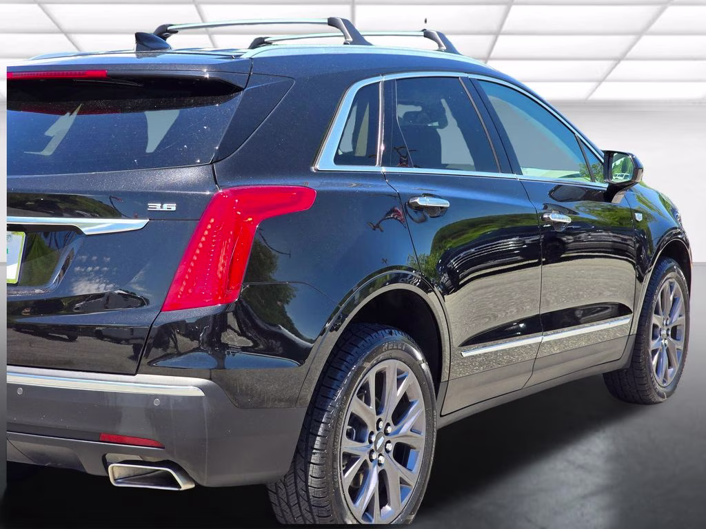 2019 Stellar Black Metallic Cadillac XT5 Luxury FWD SUV