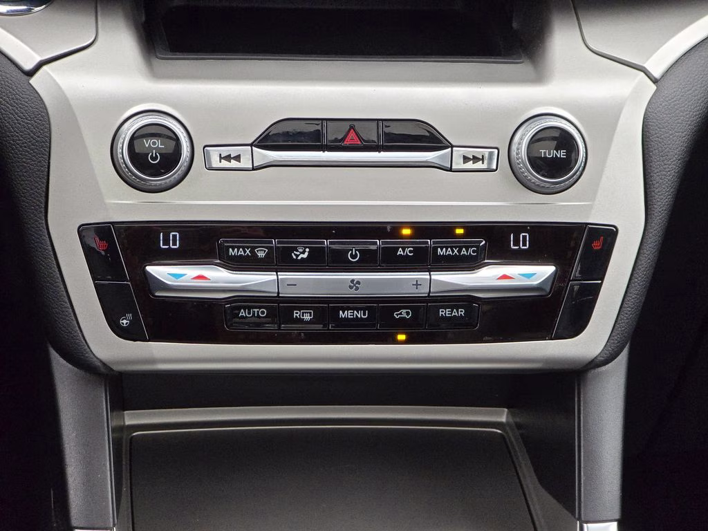 2021 Agate Black Metallic Ford Explorer XLT 4X4 SUV