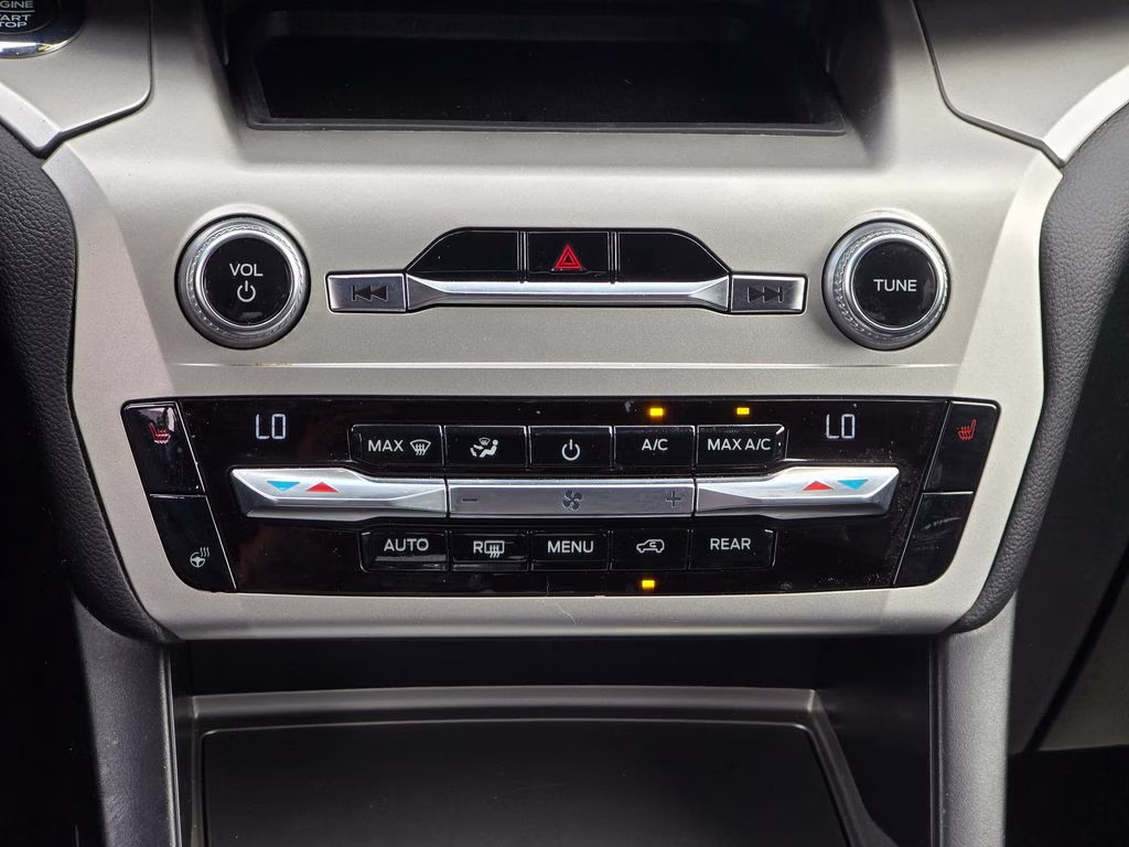 2021 Agate Black Metallic Ford Explorer XLT 4X4 SUV