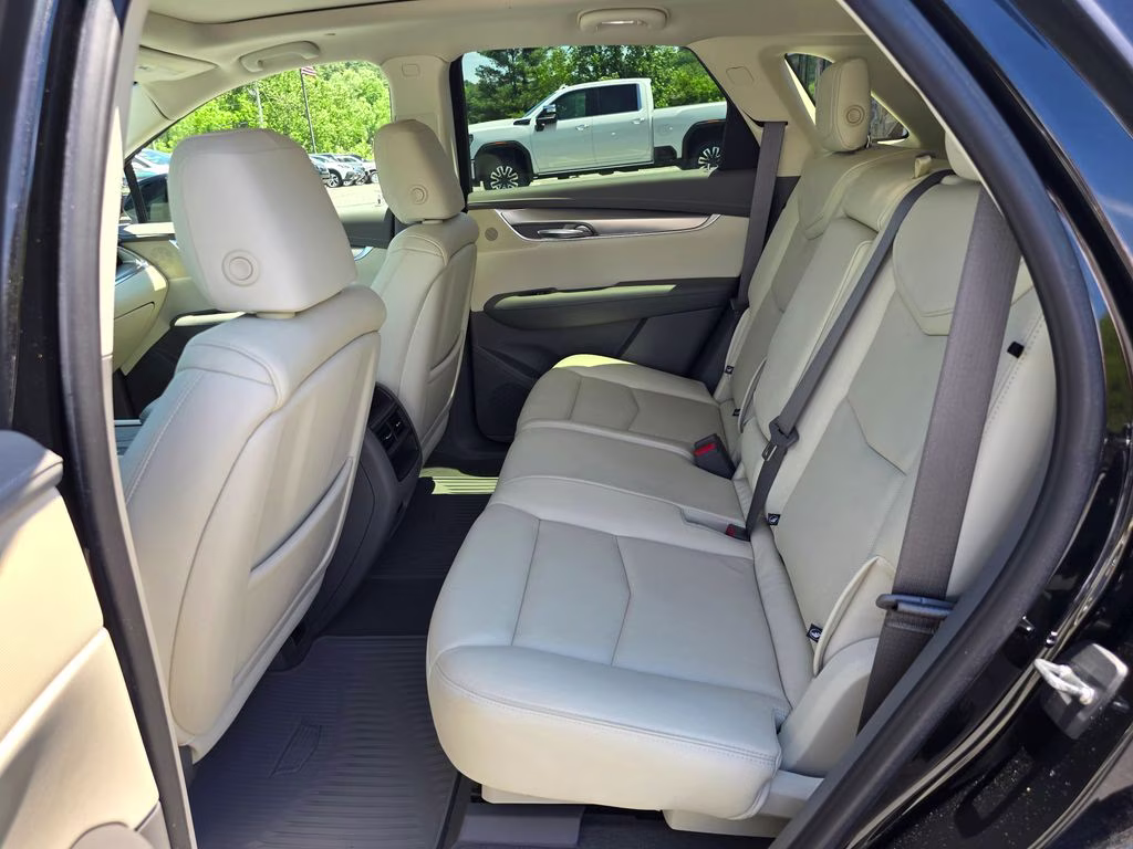 2019 Stellar Black Metallic Cadillac XT5 Luxury FWD SUV
