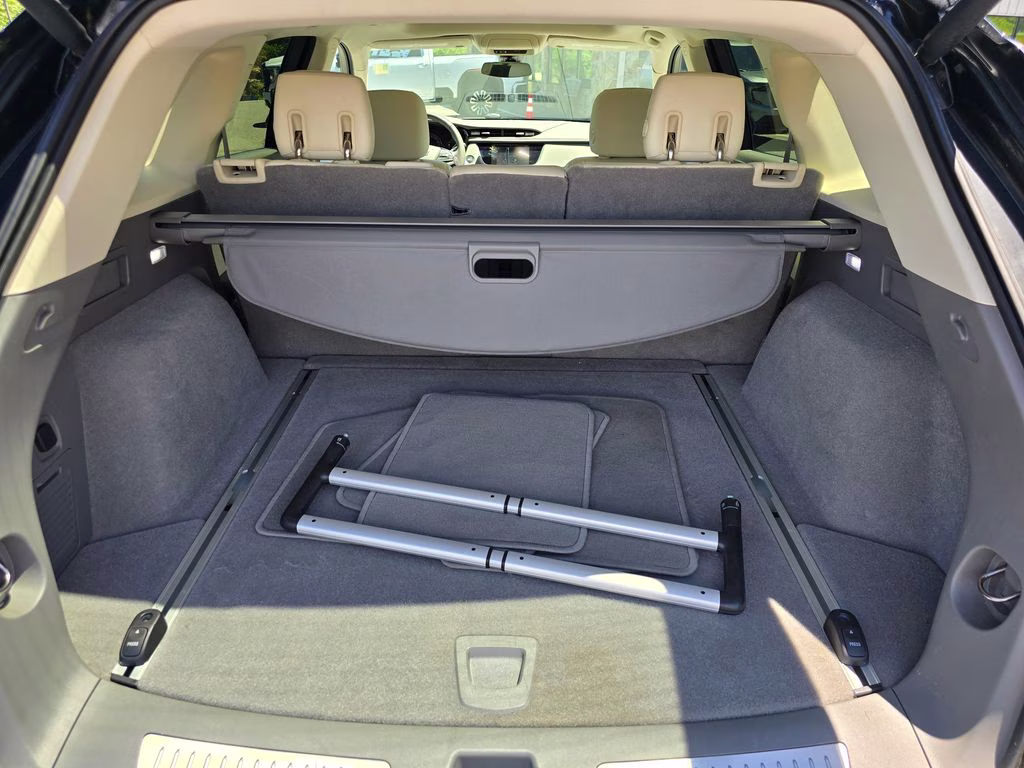 2019 Stellar Black Metallic Cadillac XT5 Luxury FWD SUV