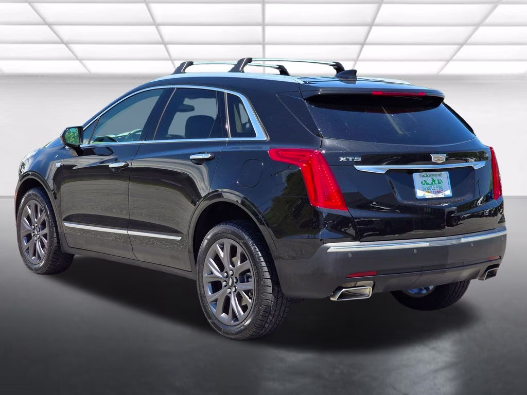 2019 Stellar Black Metallic Cadillac XT5 Luxury FWD SUV