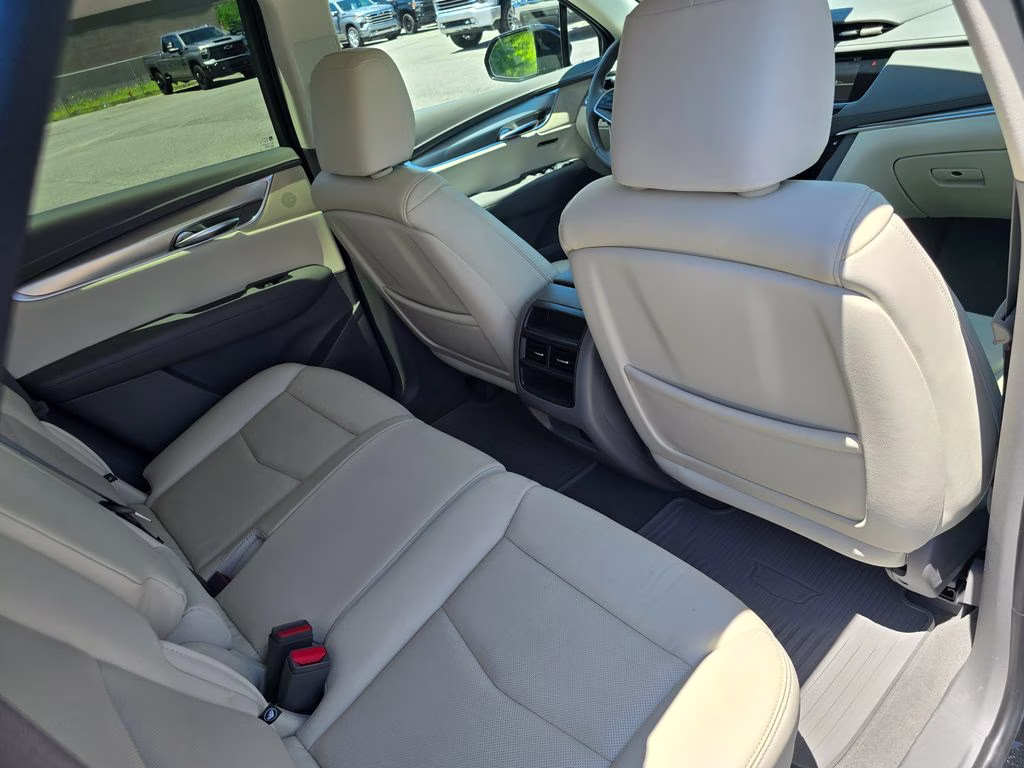 2019 Stellar Black Metallic Cadillac XT5 Luxury FWD SUV