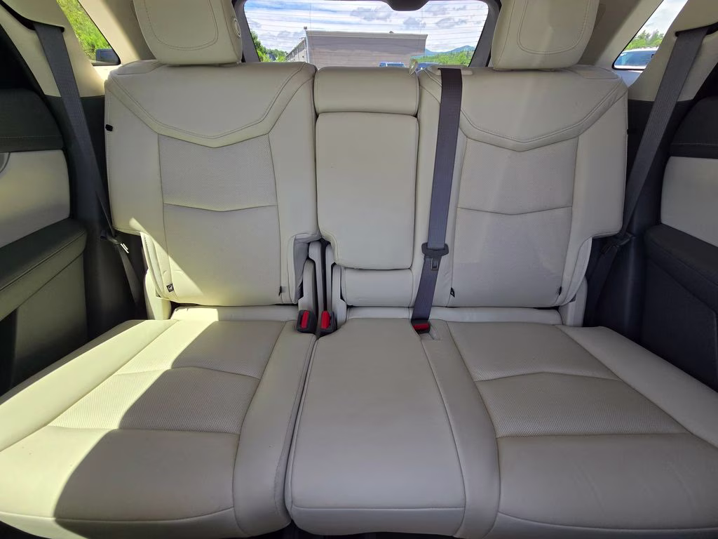 2019 Stellar Black Metallic Cadillac XT5 Luxury FWD SUV