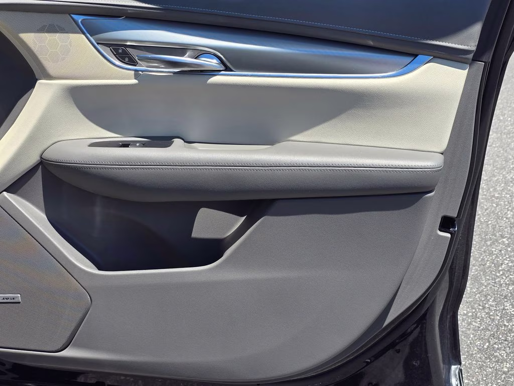 2019 Stellar Black Metallic Cadillac XT5 Luxury FWD SUV