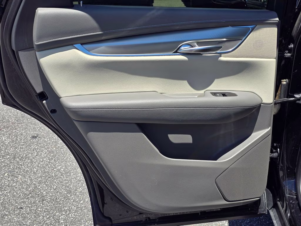 2019 Stellar Black Metallic Cadillac XT5 Luxury FWD SUV