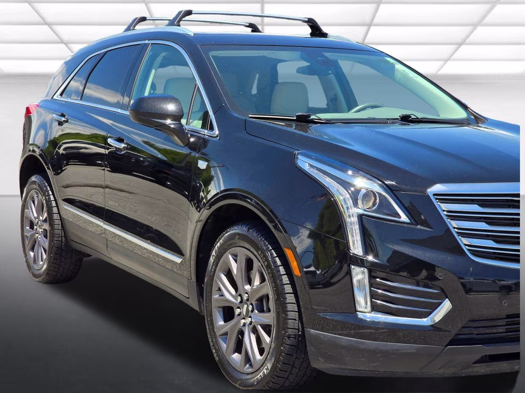 2019 Stellar Black Metallic Cadillac XT5 Luxury FWD SUV