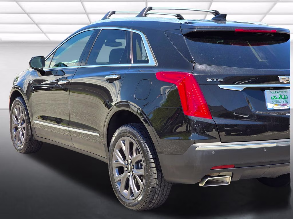 2019 Stellar Black Metallic Cadillac XT5 Luxury FWD SUV