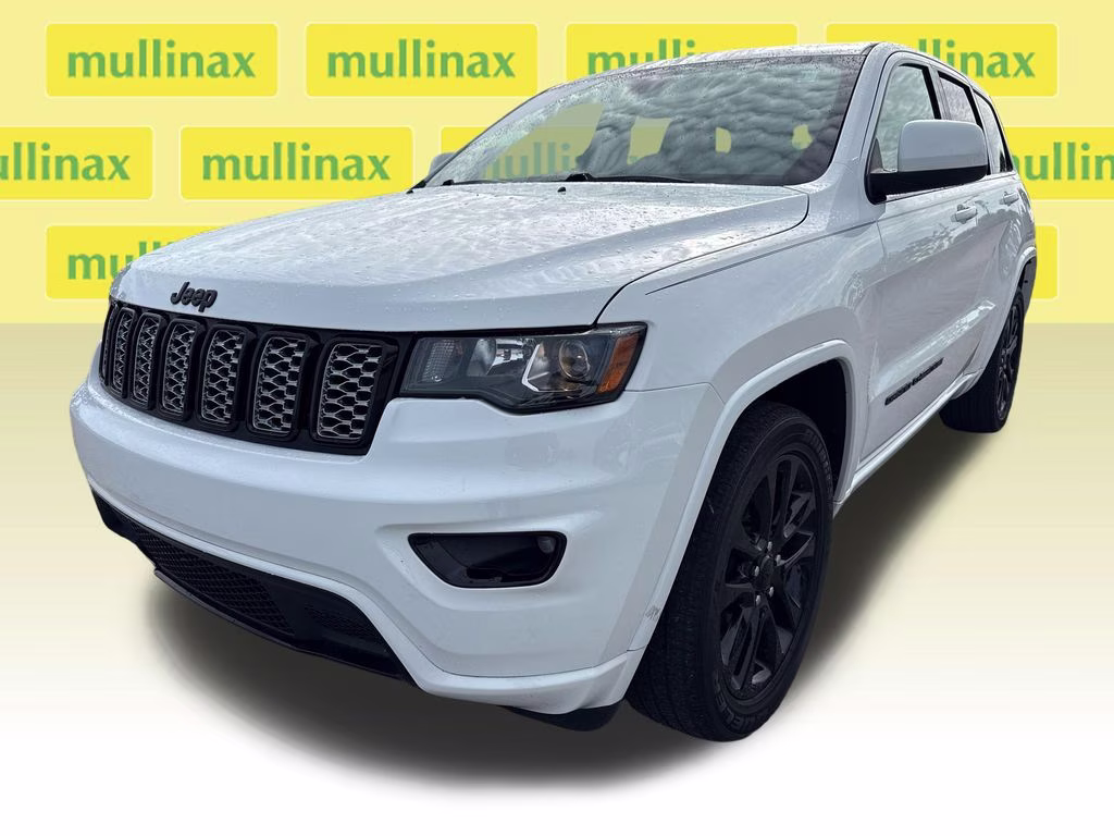 2020 Bright White Clearcoat Jeep Grand Cherokee Altitude RWD SUV