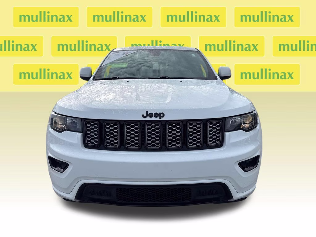2020 Bright White Clearcoat Jeep Grand Cherokee Altitude RWD SUV