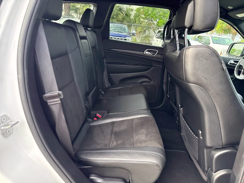 2020 Bright White Clearcoat Jeep Grand Cherokee Altitude RWD SUV