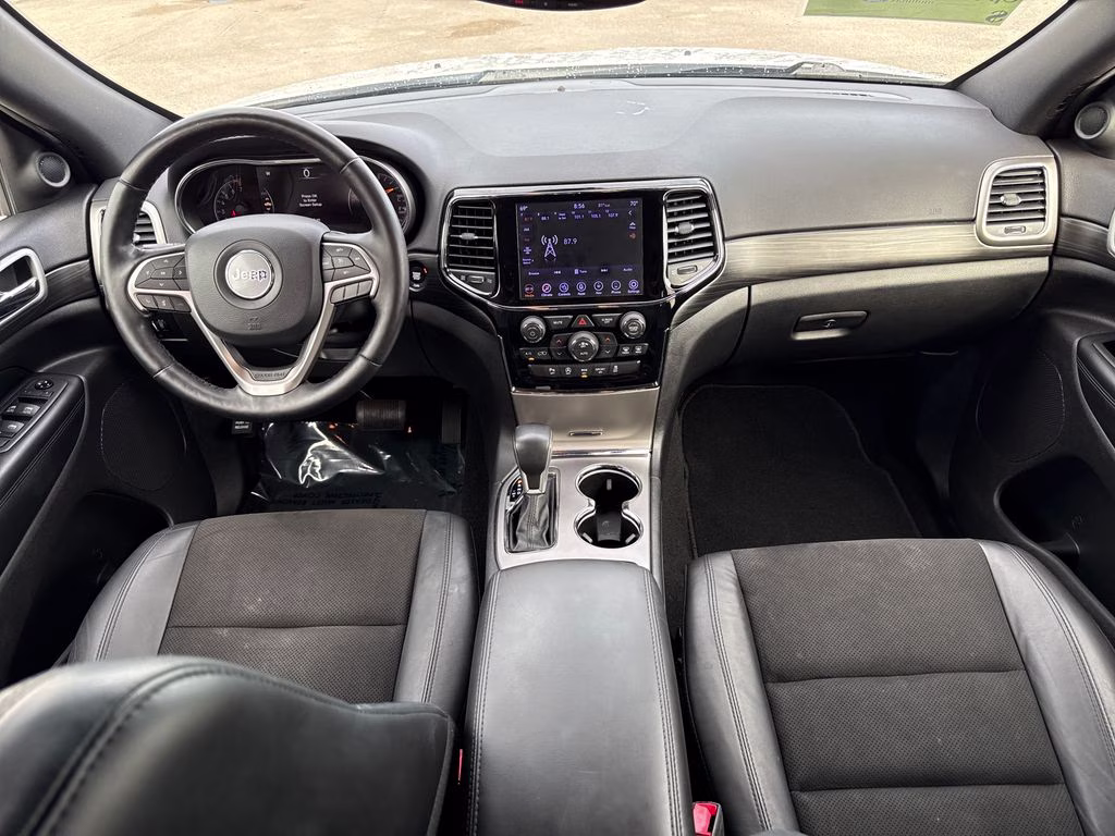 2020 Bright White Clearcoat Jeep Grand Cherokee Altitude RWD SUV