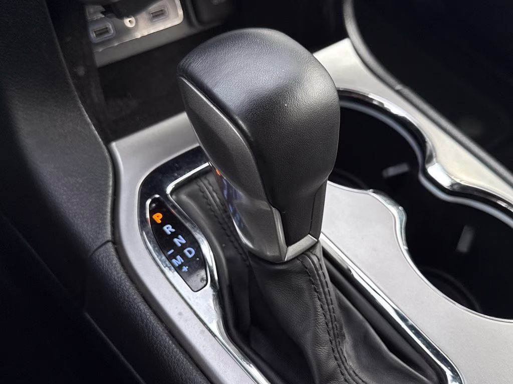 2020 Bright White Clearcoat Jeep Grand Cherokee Altitude RWD SUV