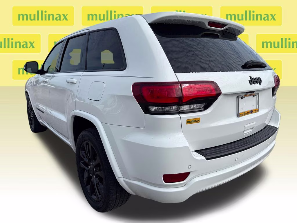 2020 Bright White Clearcoat Jeep Grand Cherokee Altitude RWD SUV