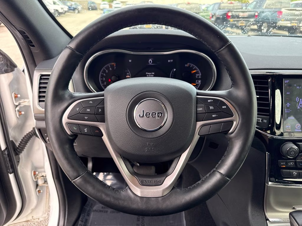2020 Bright White Clearcoat Jeep Grand Cherokee Altitude RWD SUV