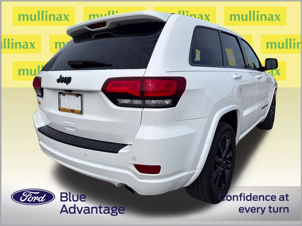 2020 Bright White Clearcoat Jeep Grand Cherokee Altitude RWD SUV