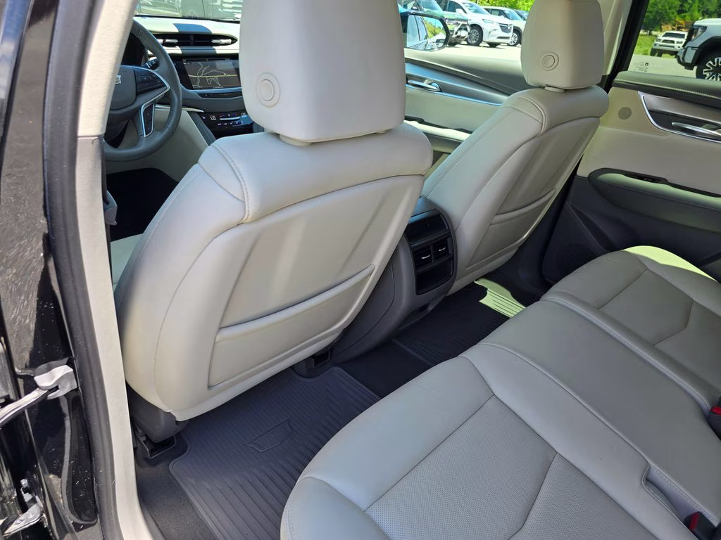 2019 Stellar Black Metallic Cadillac XT5 Luxury FWD SUV
