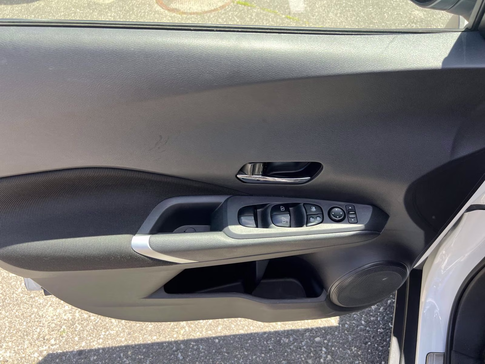 2024 Aspen White/Super Black Nissan Kicks SV FWD SUV