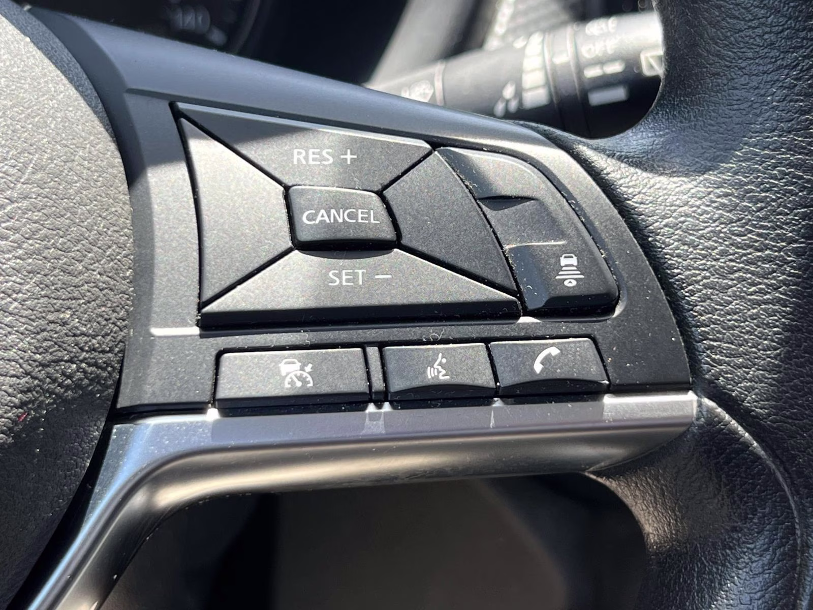 2024 Aspen White/Super Black Nissan Kicks SV FWD SUV