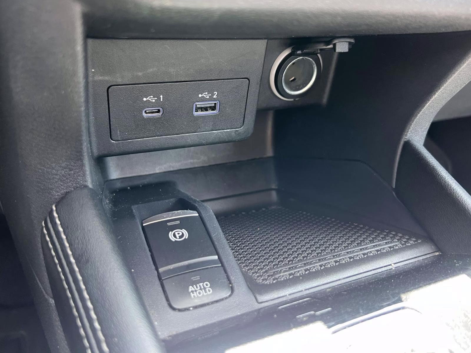 2024 Aspen White/Super Black Nissan Kicks SV FWD SUV