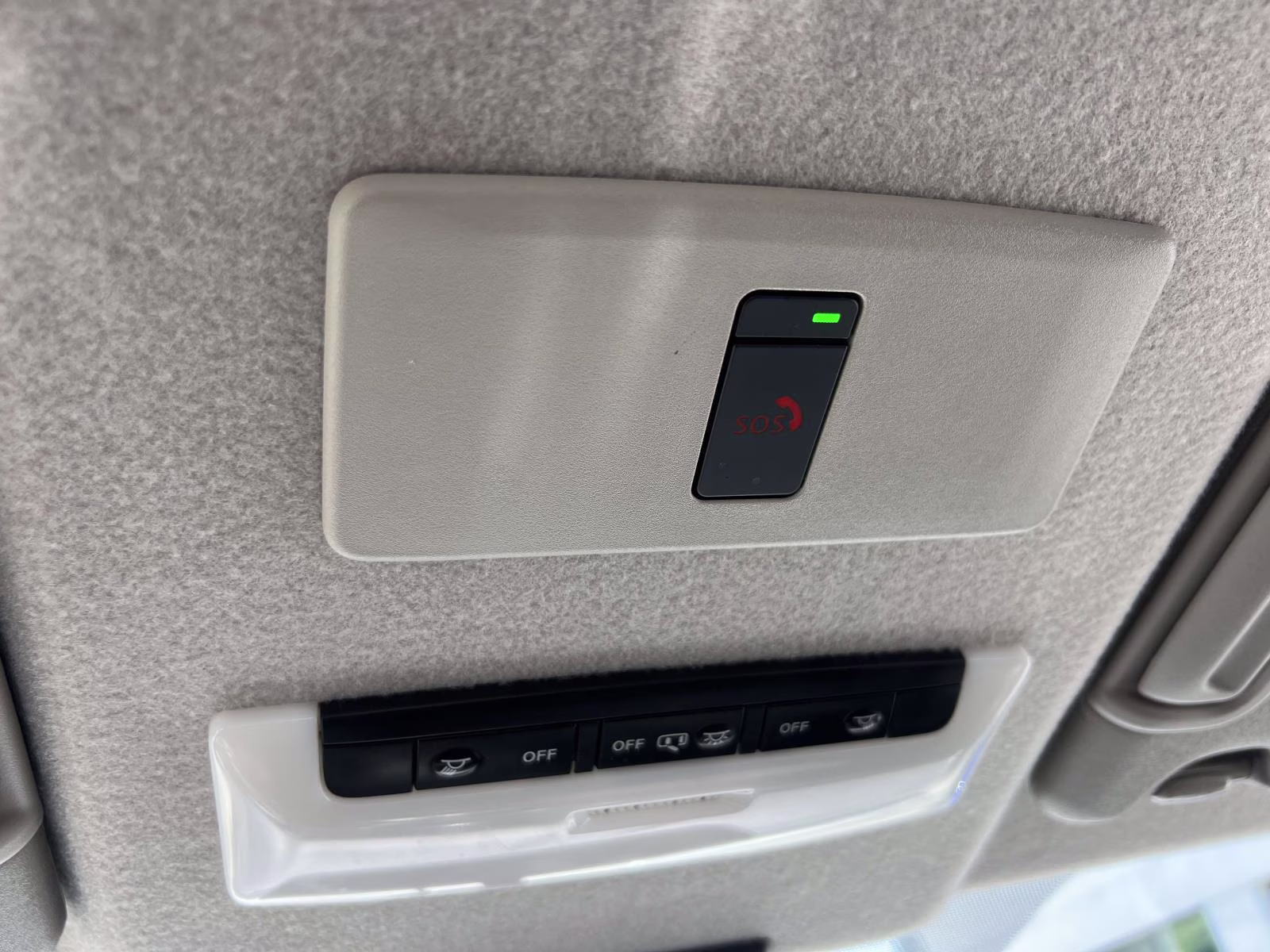 2024 Aspen White/Super Black Nissan Kicks SV FWD SUV