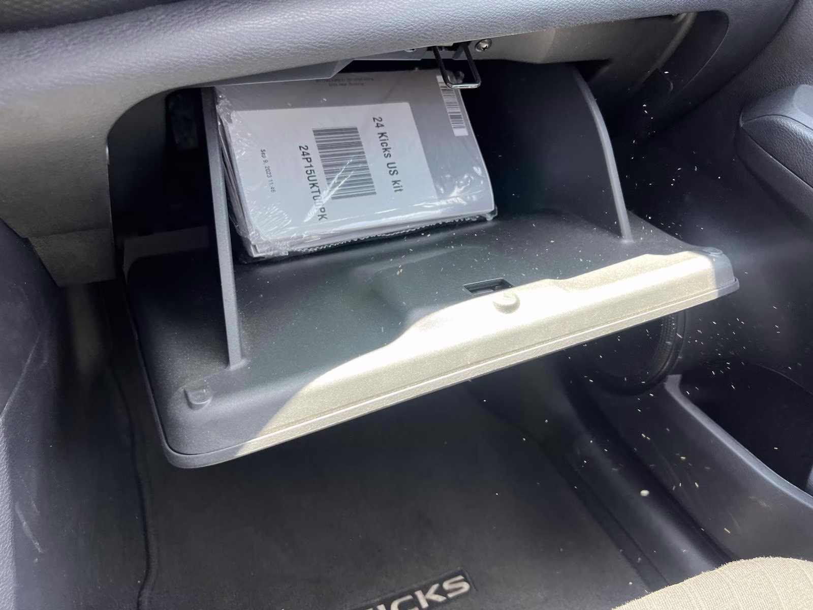 2024 Aspen White/Super Black Nissan Kicks SV FWD SUV