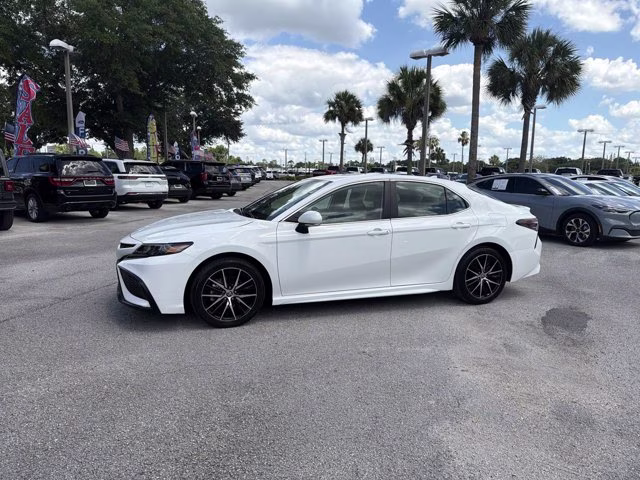 2024 Ice Cap Toyota Camry SE FWD Sedan