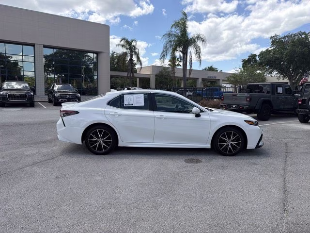 2024 Ice Cap Toyota Camry SE FWD Sedan