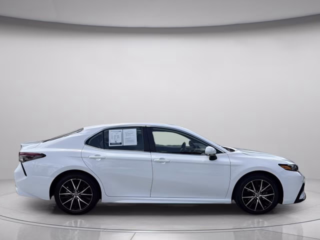 2024 Ice Cap Toyota Camry SE FWD Sedan