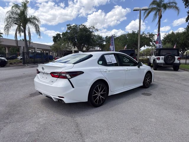 2024 Ice Cap Toyota Camry SE FWD Sedan
