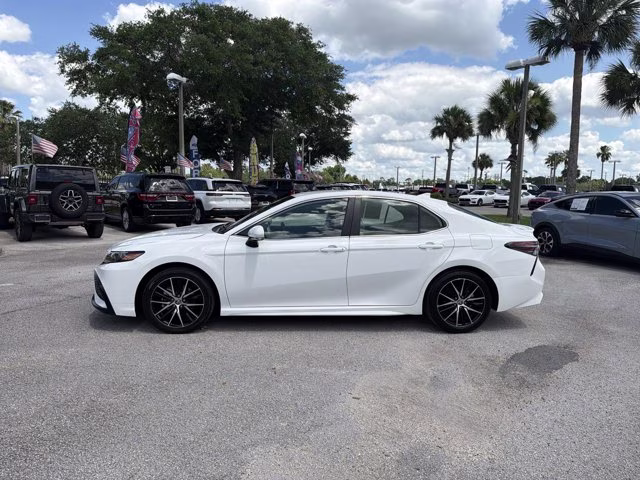 2024 Ice Cap Toyota Camry SE FWD Sedan