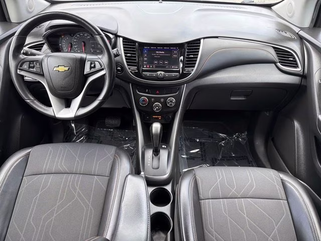 2022 Silver Ice Metallic Chevrolet Trax LT FWD SUV