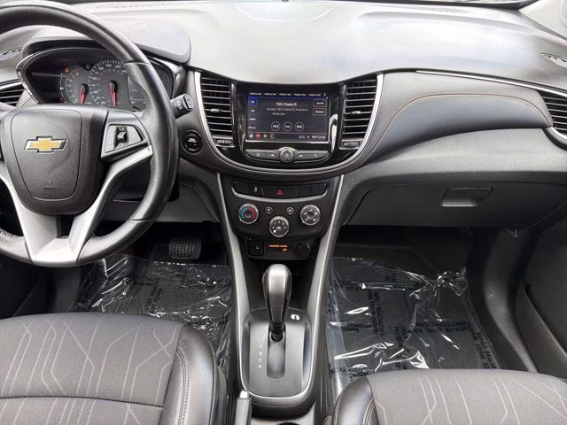 2022 Silver Ice Metallic Chevrolet Trax LT FWD SUV