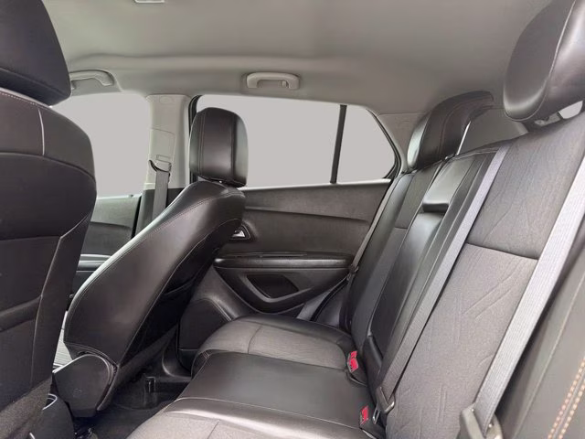 2022 Silver Ice Metallic Chevrolet Trax LT FWD SUV