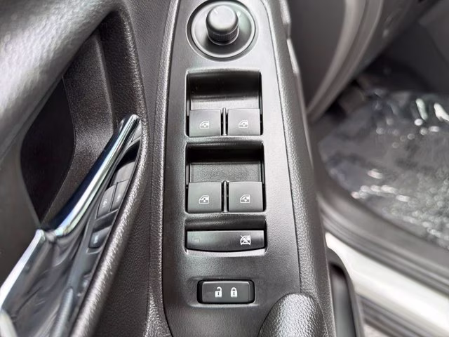 2022 Silver Ice Metallic Chevrolet Trax LT FWD SUV