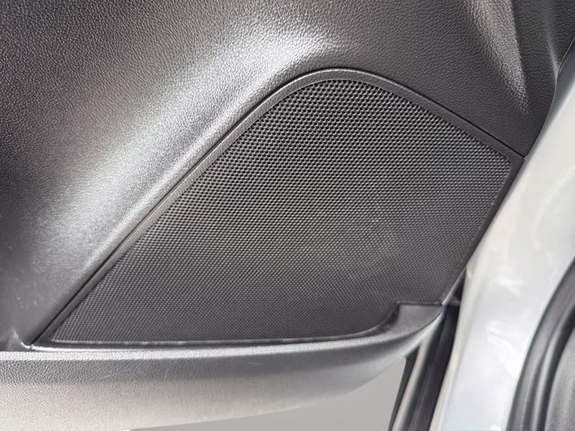 2022 Silver Ice Metallic Chevrolet Trax LT FWD SUV