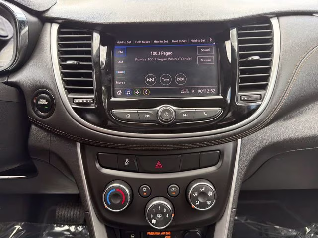 2022 Silver Ice Metallic Chevrolet Trax LT FWD SUV