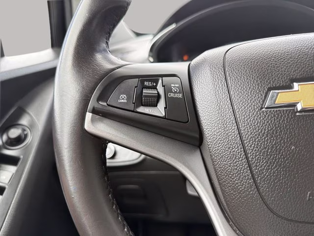 2022 Silver Ice Metallic Chevrolet Trax LT FWD SUV