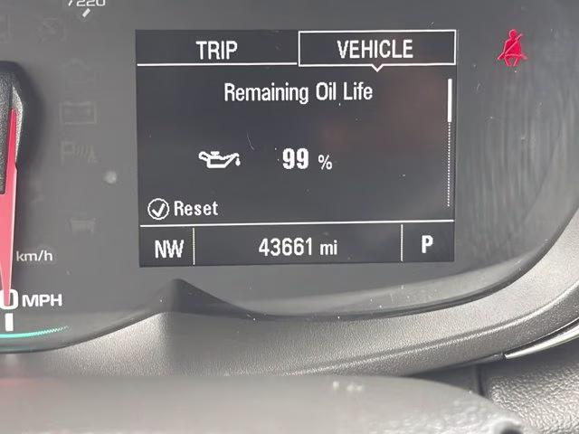 2022 Silver Ice Metallic Chevrolet Trax LT FWD SUV