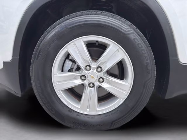 2022 Silver Ice Metallic Chevrolet Trax LT FWD SUV
