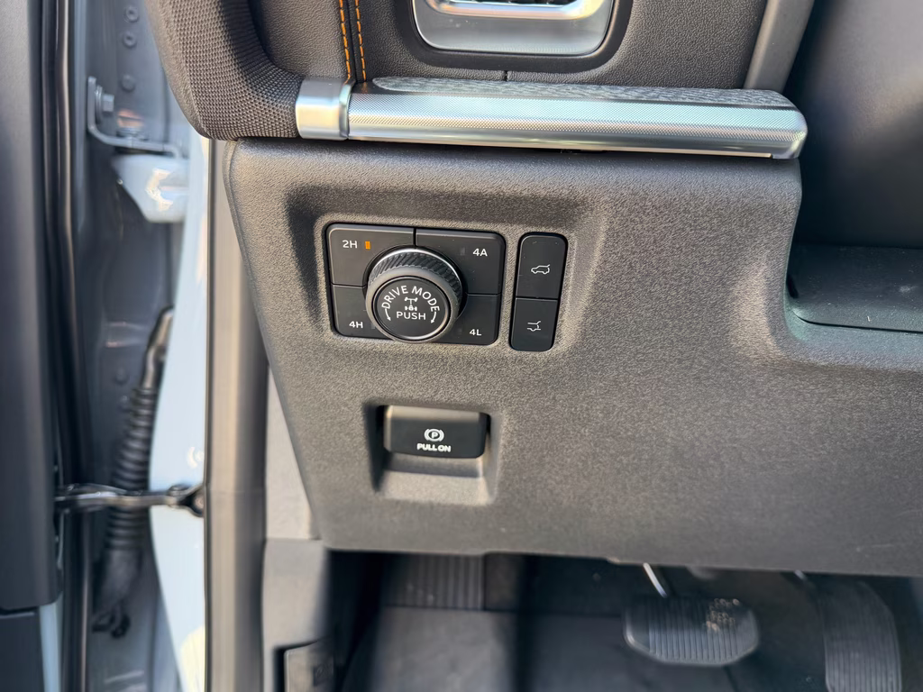 2025 Glacier Gray Metallic TriCoat Ford Expedition Tremor 4X4 SUV