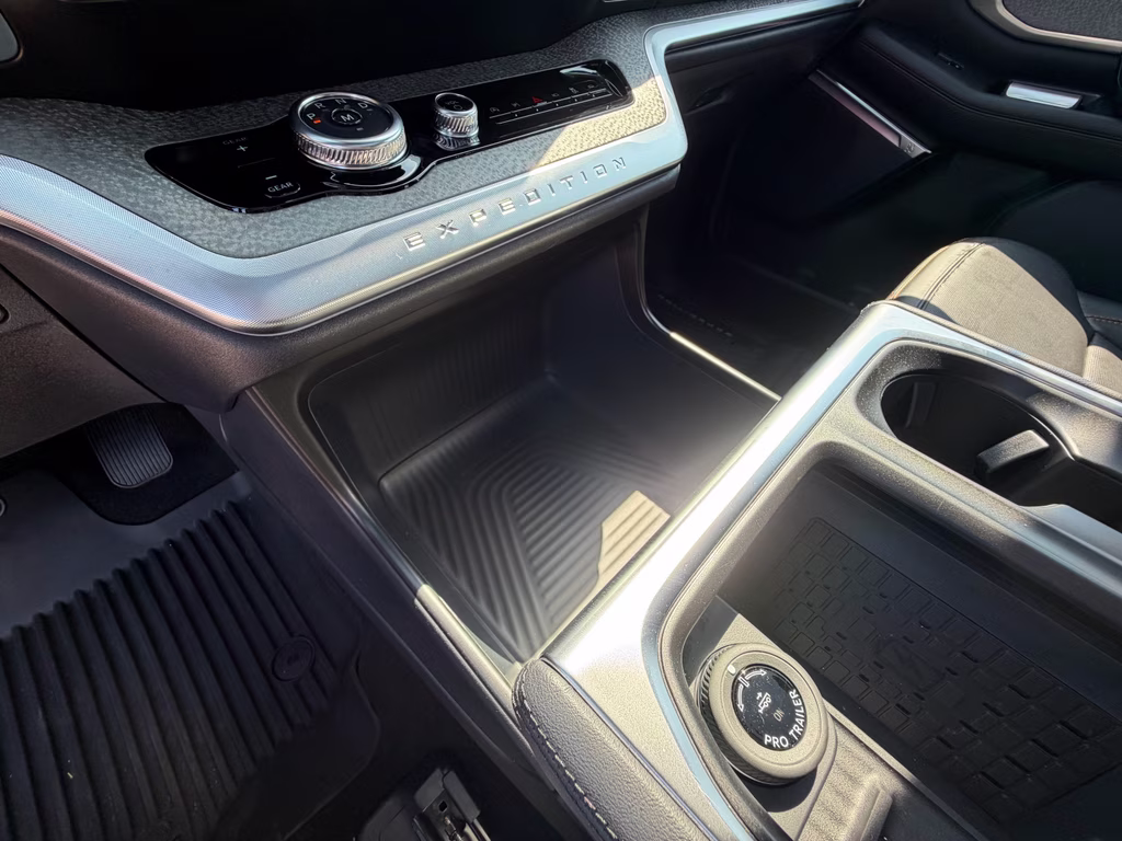 2025 Glacier Gray Metallic TriCoat Ford Expedition Tremor 4X4 SUV