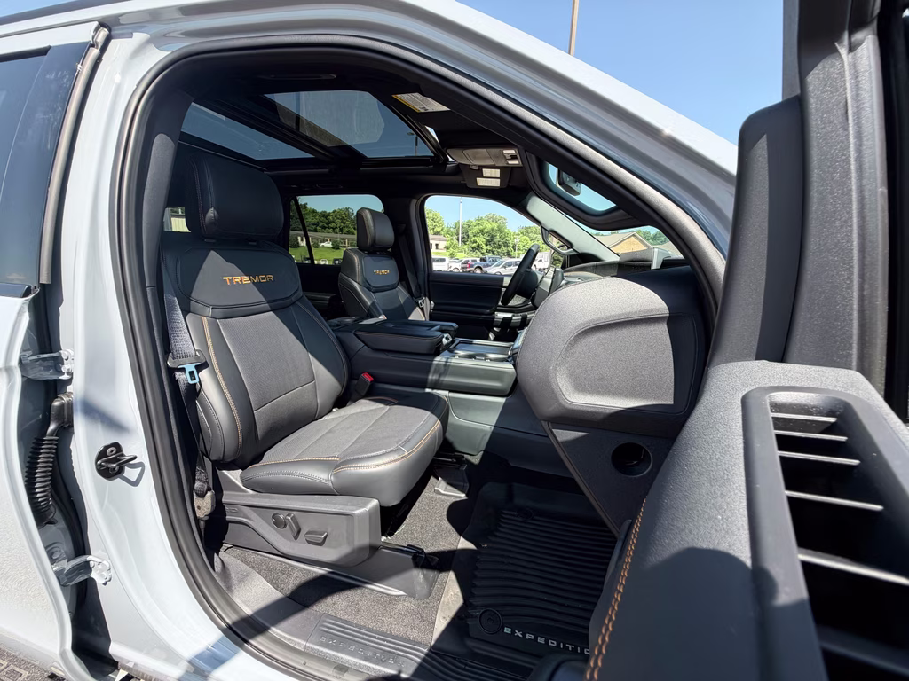 2025 Glacier Gray Metallic TriCoat Ford Expedition Tremor 4X4 SUV