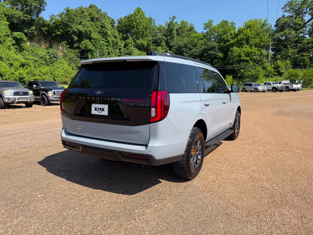 2025 Glacier Gray Metallic TriCoat Ford Expedition Tremor 4X4 SUV