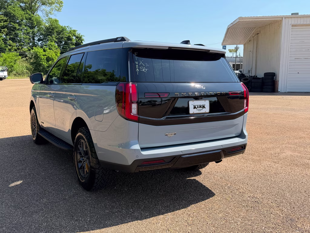 2025 Glacier Gray Metallic TriCoat Ford Expedition Tremor 4X4 SUV