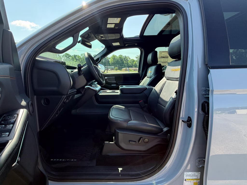 2025 Glacier Gray Metallic TriCoat Ford Expedition Tremor 4X4 SUV