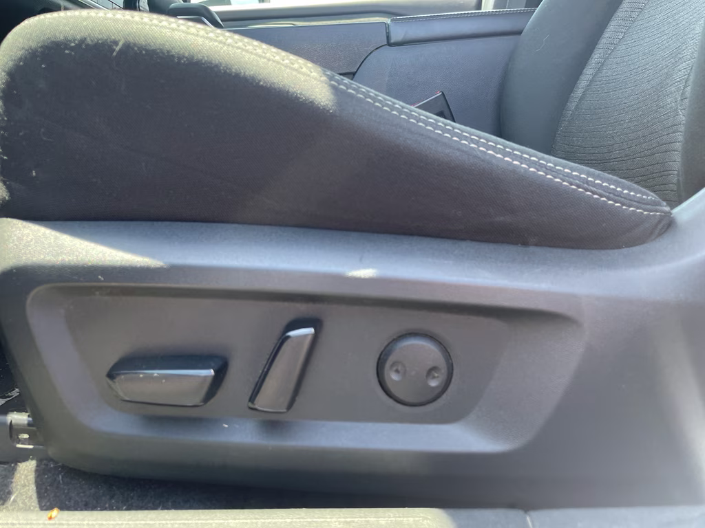 2022 Brilliant Silver Metallic Nissan Rogue SV FWD SUV