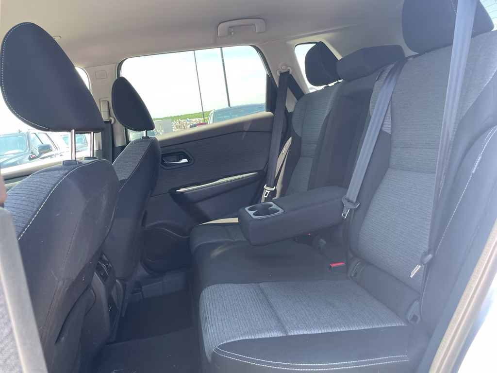 2022 Brilliant Silver Metallic Nissan Rogue SV FWD SUV